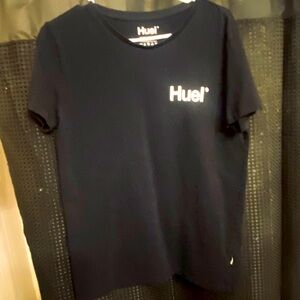 Black Huel shortsleeved tee shirt. Men’s size Medium. In Like new condition!!